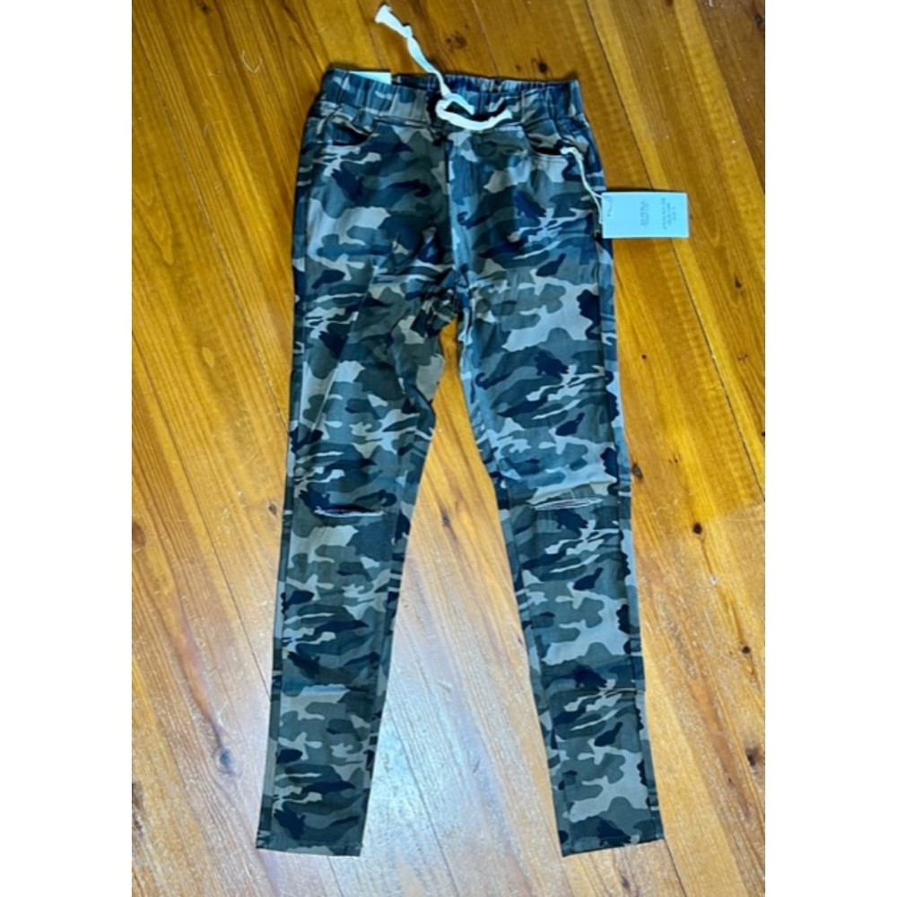 So Perla Camo Joggers NWT, size sm